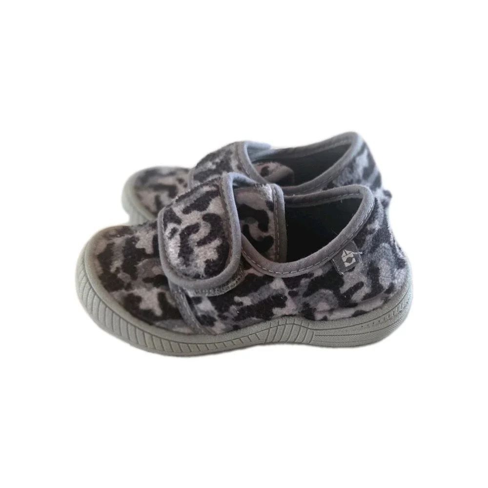 Oomphies Children's Camo Slip Ons Size 8